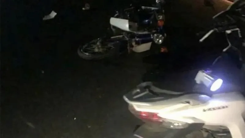 Cong nhan dang kiem tra lop va gam xe tai sau khi di mua lut o Ea Sup Dak Lak